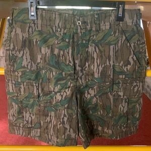 NWOT Camo Duxbak Cargo Shorts 34W